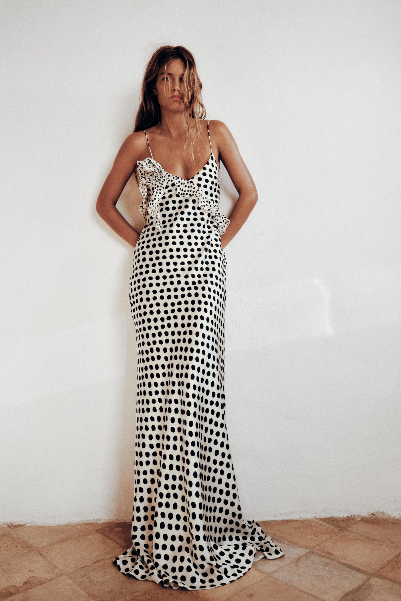 Almira | Elegantes Punkt-Maxikleid
