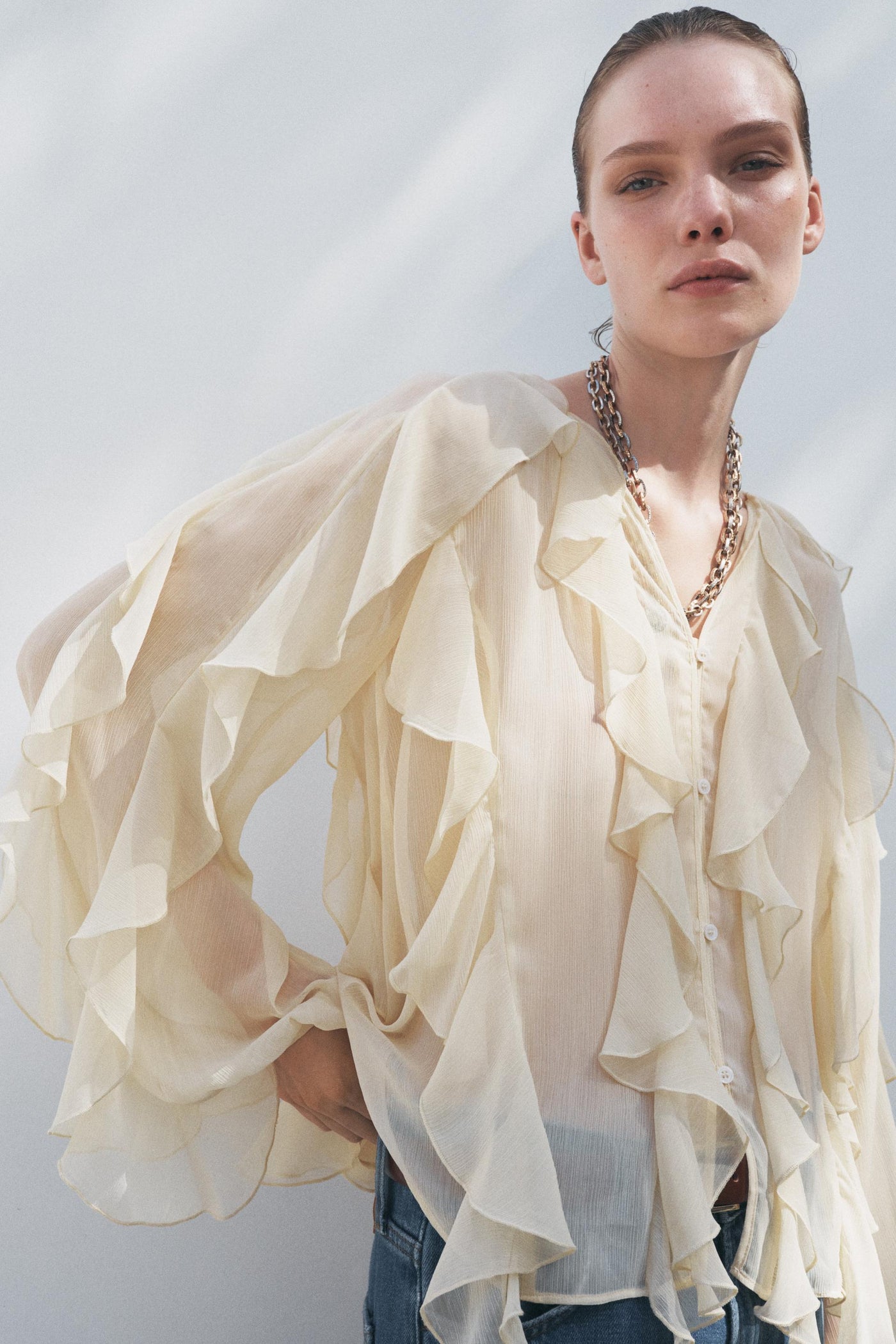 Riva Ruffle | Bluse