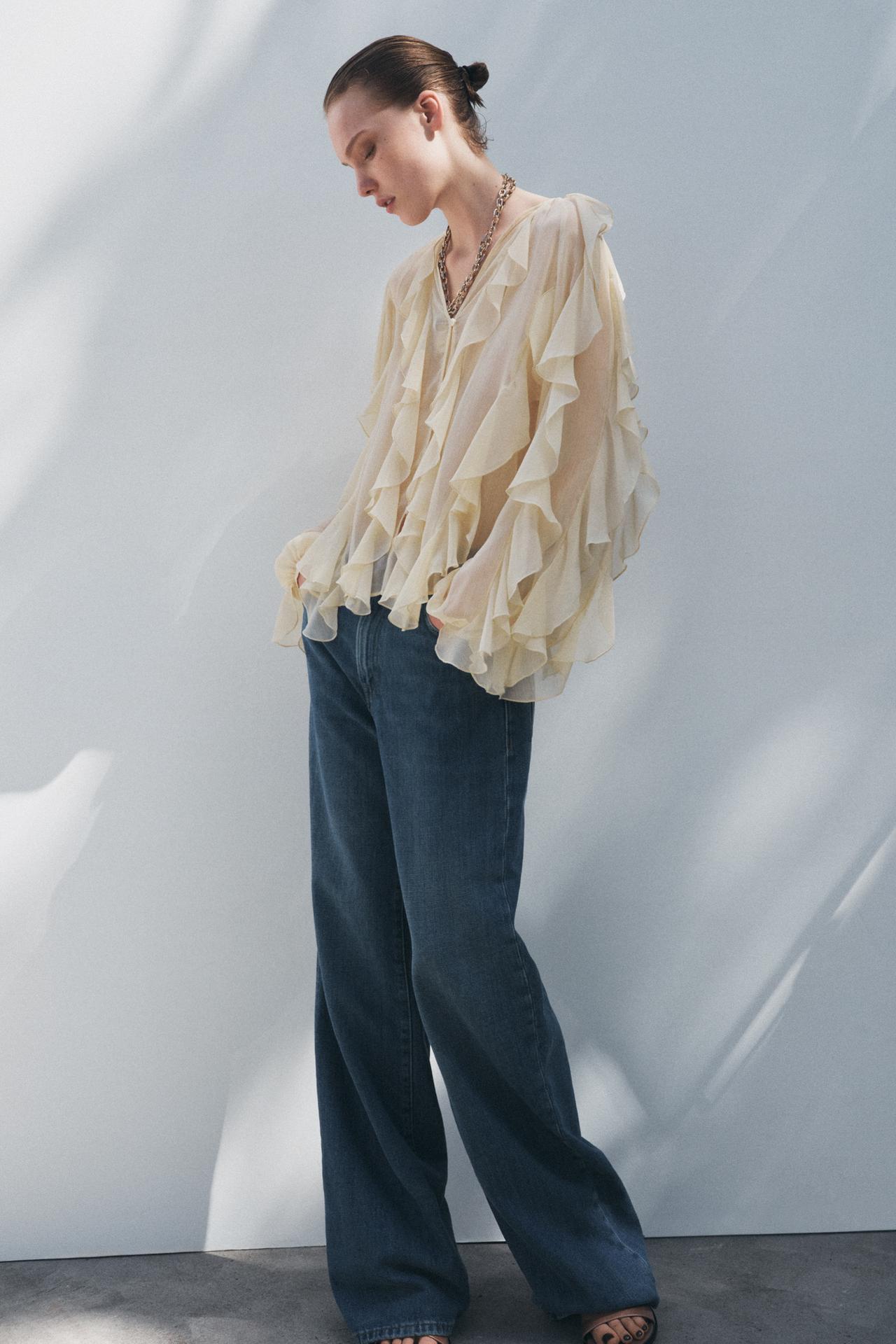 Riva Ruffle | Bluse