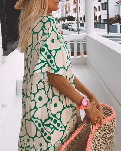 Weites Kleid mit V-Ausschnitt und Print