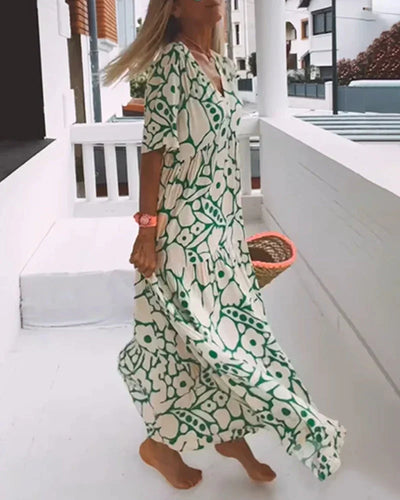 Weites Kleid mit V-Ausschnitt und Print