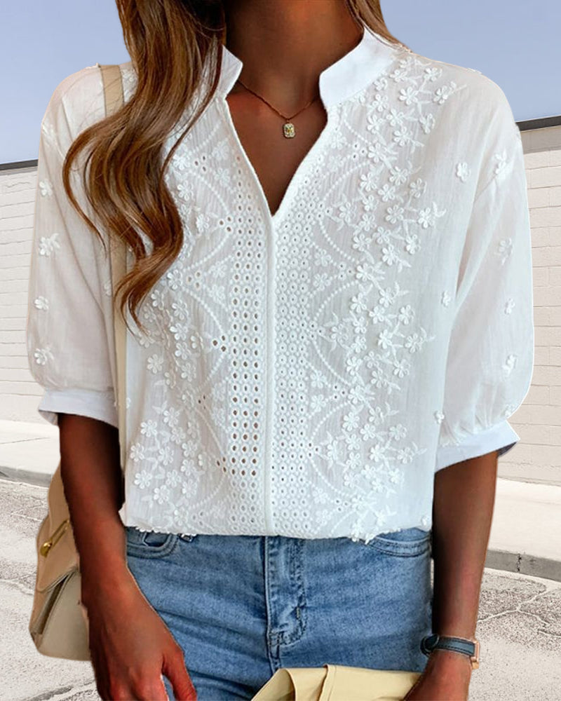 Le Soleil Blanc | Romantische Broderie Bluse mit Kragendetail