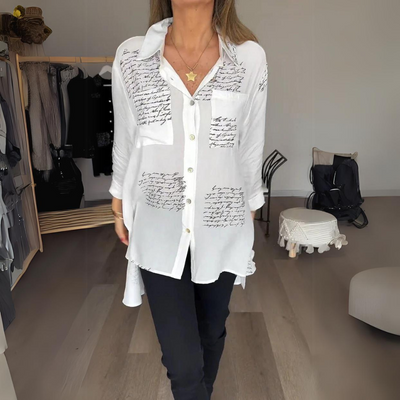 Callista™ | Button-Up Hemd mit Handgeschriebener Schrift