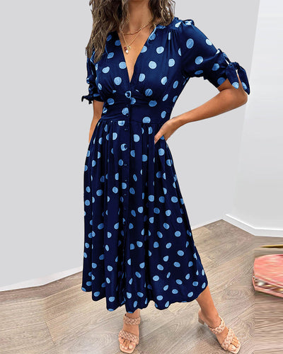 Mina™ | Kleid mit V-Ausschnitt und Punkten