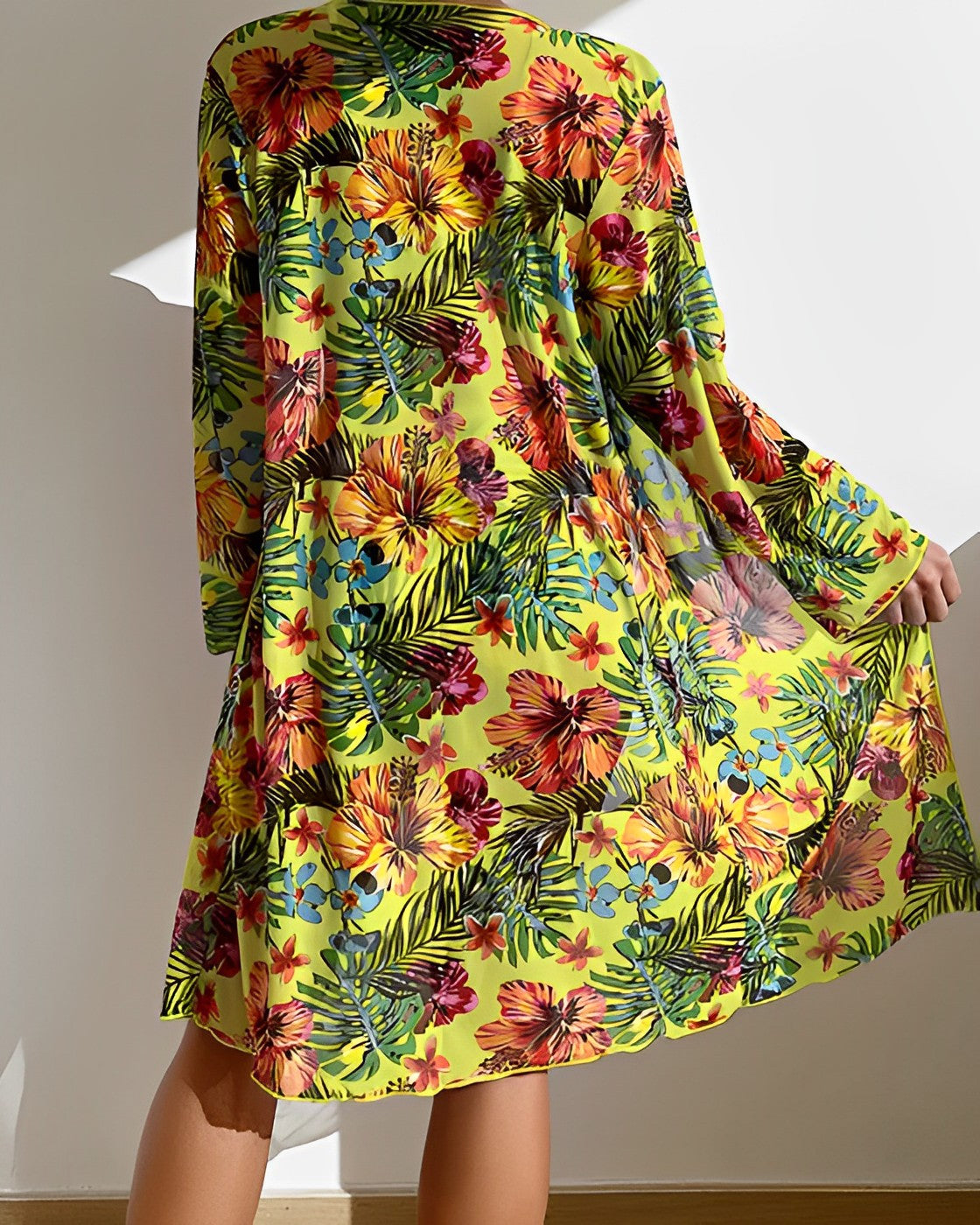 Flora | Bikini-Set mit tropischem Druck und Überwurf