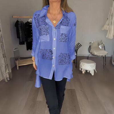 Callista™ | Button-Up Hemd mit Handgeschriebener Schrift