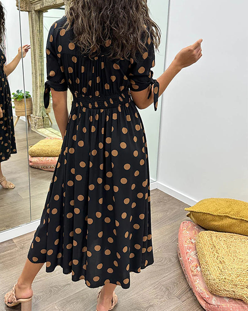 Mina™ | Kleid mit V-Ausschnitt und Punkten