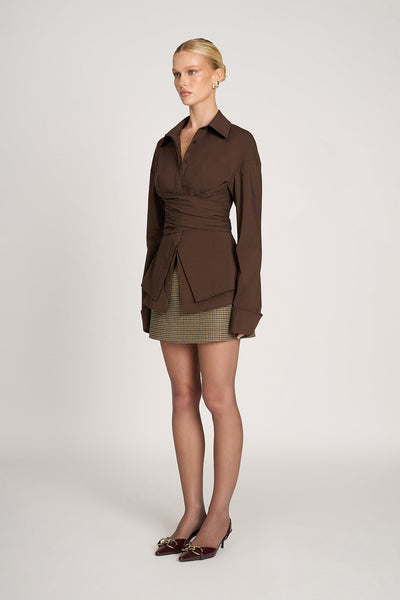 Jaeda | Schokoladenbraune Wickelbluse mit Taillenband