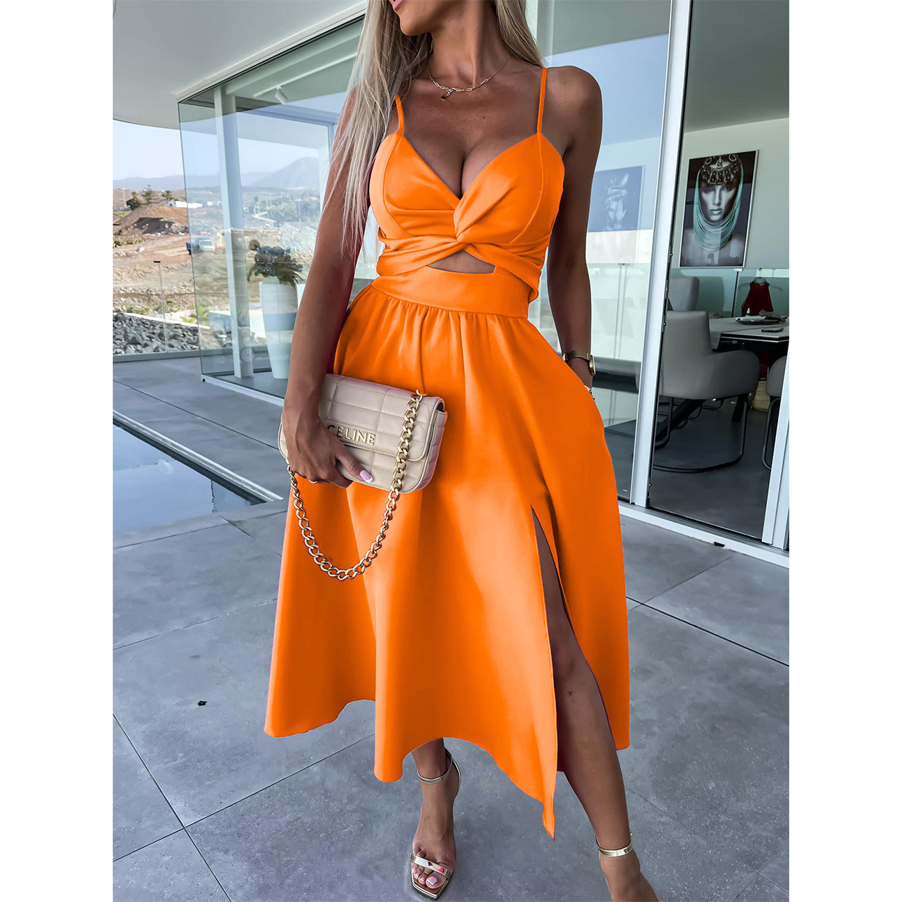 Delina | Cut-out Kleid mit sexy Schlitz & eleganter Form