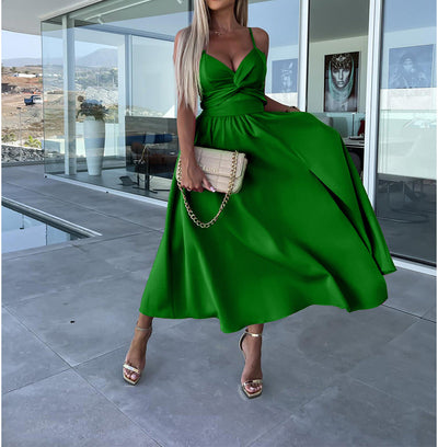Delina | Cut-out Kleid mit sexy Schlitz & eleganter Form
