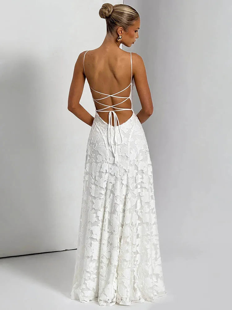 Velayna | Maxikleid mit Blumenrelief & Offenem Rücken