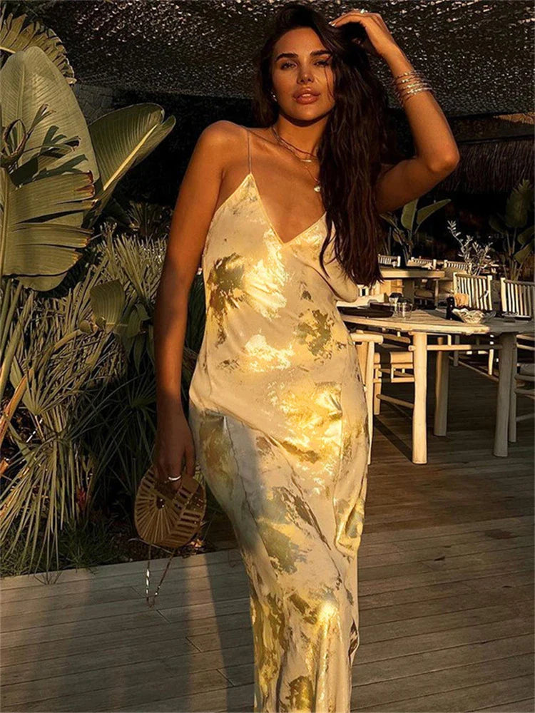 Aurelia | Abendkleid mit Goldglanz und Offenem Rücken
