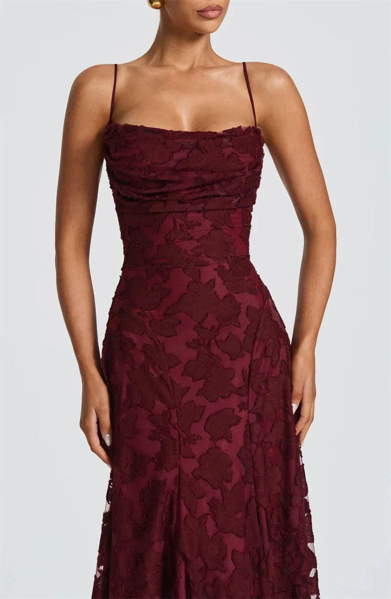Velayna | Maxikleid mit Blumenrelief & Offenem Rücken