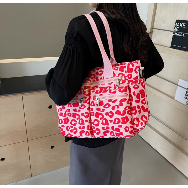Urban Wild Tote | Schultertasche
