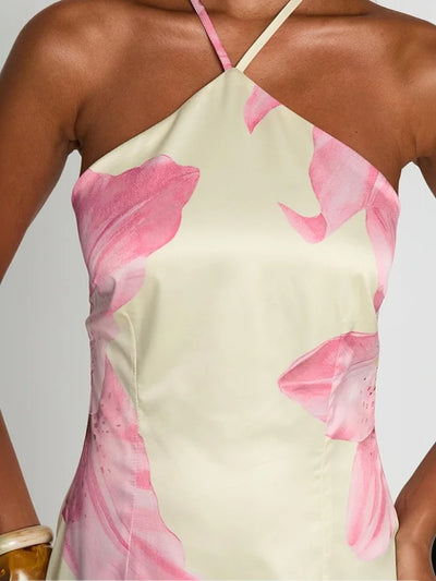 Elanora | Halterkleid mit Großen Rosa Blumenmuster & Offenem Rücken