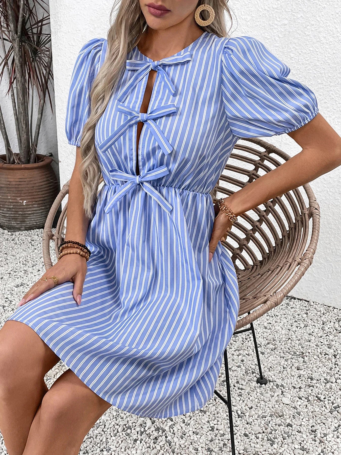 Bloomie | Verspieltes Wickelkleid mit Puffärmeln – Süß, Lässig & Sommerlich