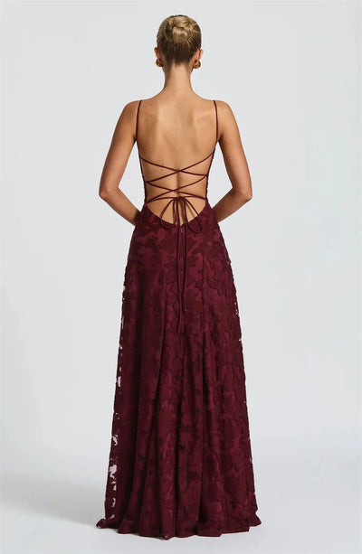 Velayna | Maxikleid mit Blumenrelief & Offenem Rücken