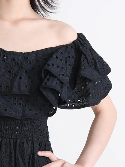 Soleia | Off-Shoulder Broderie Kleid