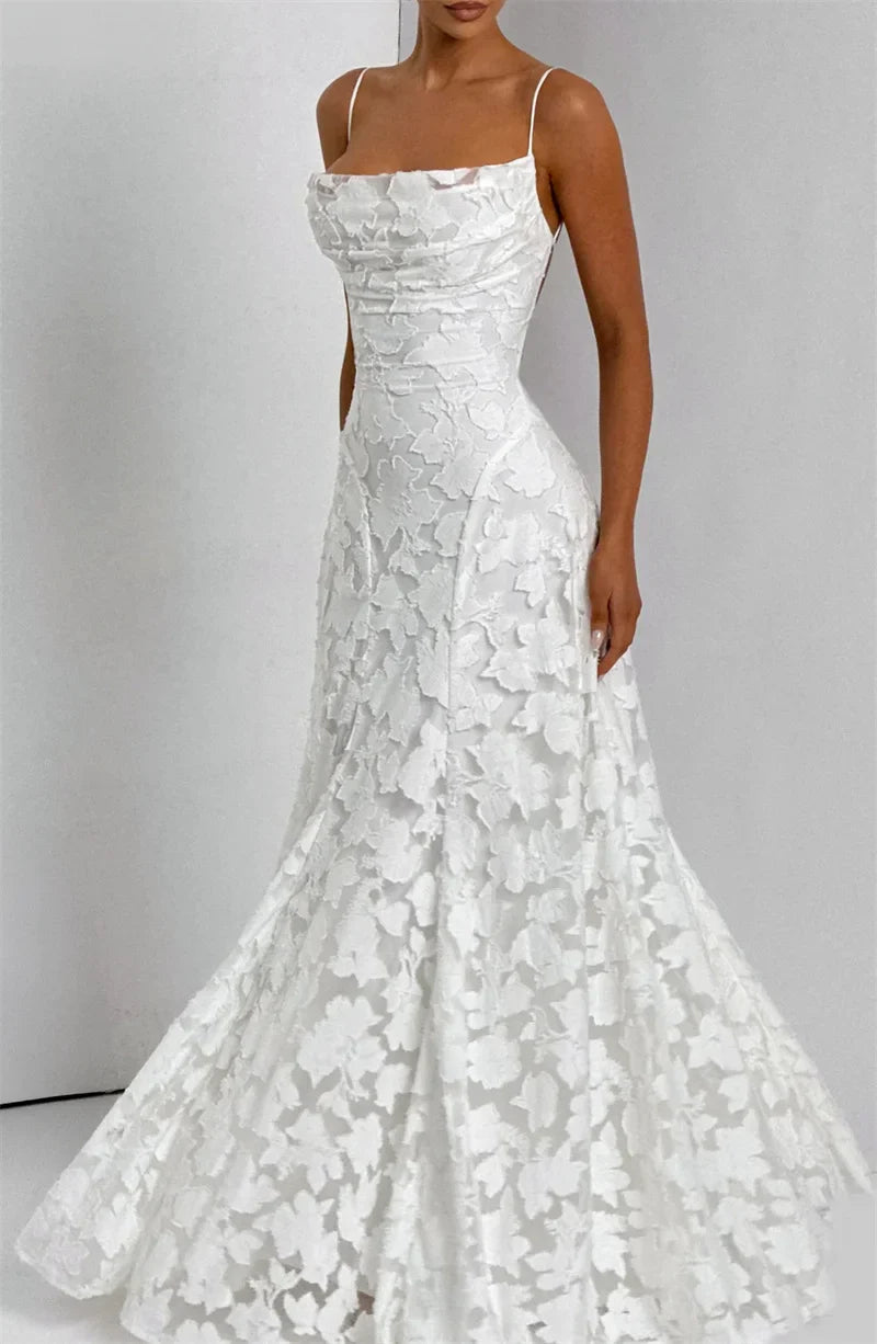 Velayna | Maxikleid mit Blumenrelief & Offenem Rücken