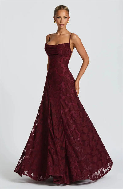 Velayna | Maxikleid mit Blumenrelief & Offenem Rücken