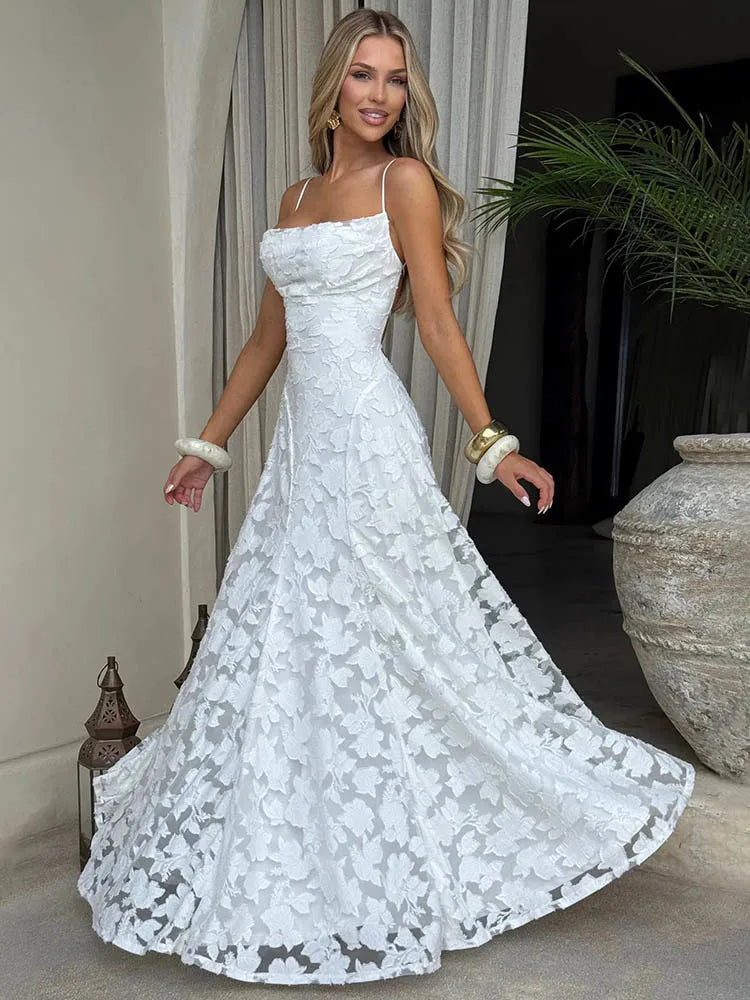 Velayna | Maxikleid mit Blumenrelief & Offenem Rücken