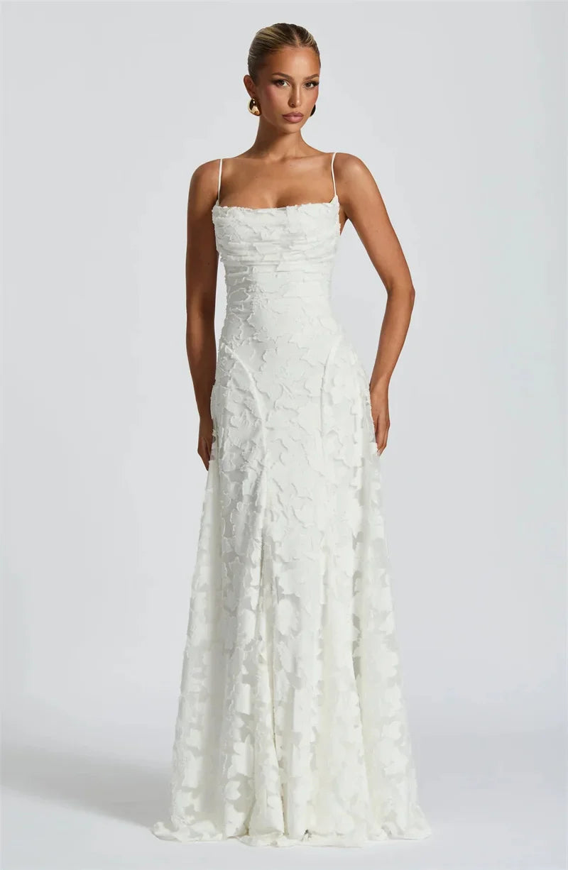 Velayna | Maxikleid mit Blumenrelief & Offenem Rücken