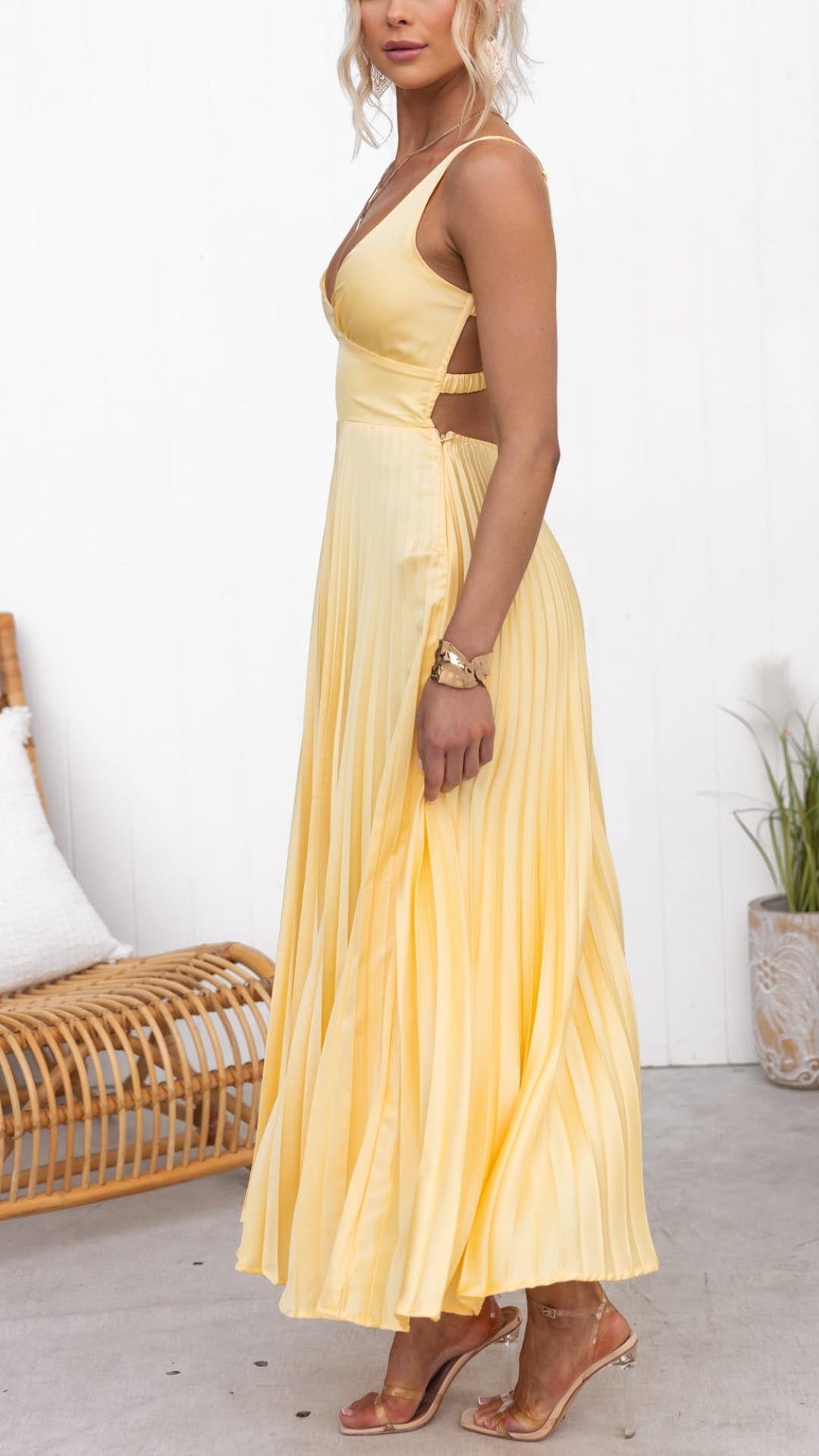 Aby™ | Maxikleid Gelb Plissiert mit V-Ausschnitt