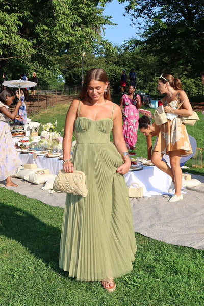 Sorelia | Plissierte Bustier Kleid in Moosgrün mit feinen Spaghetti-Trägern
