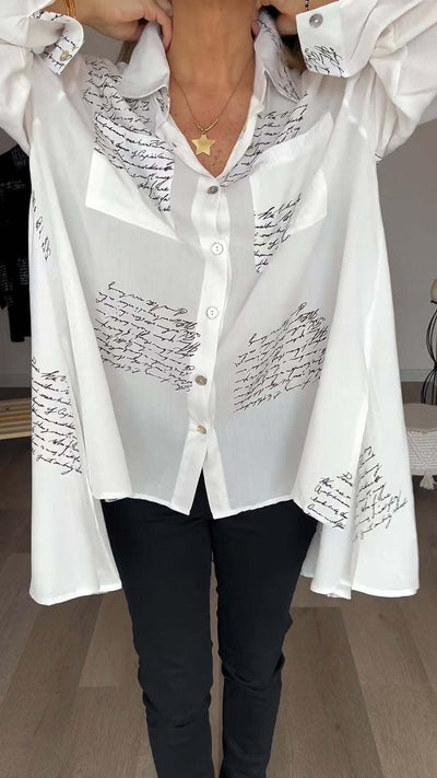 Callista™ | Button-Up Hemd mit Handgeschriebener Schrift