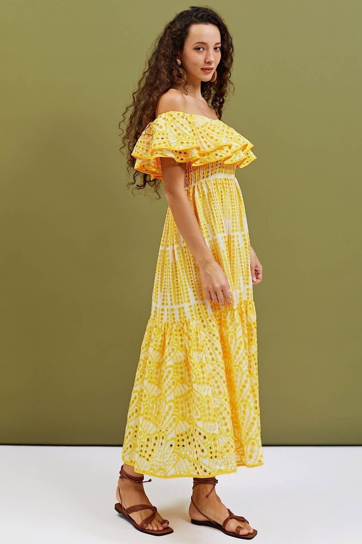 Soleia | Off-Shoulder Broderie Kleid