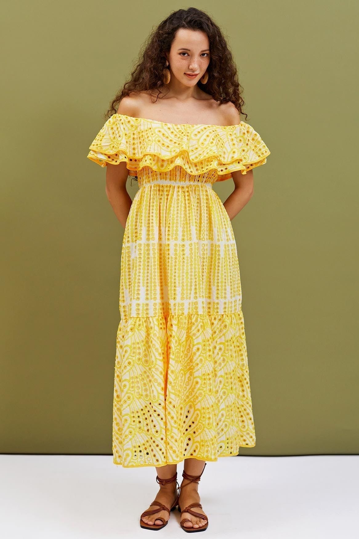 Soleia | Off-Shoulder Broderie Kleid