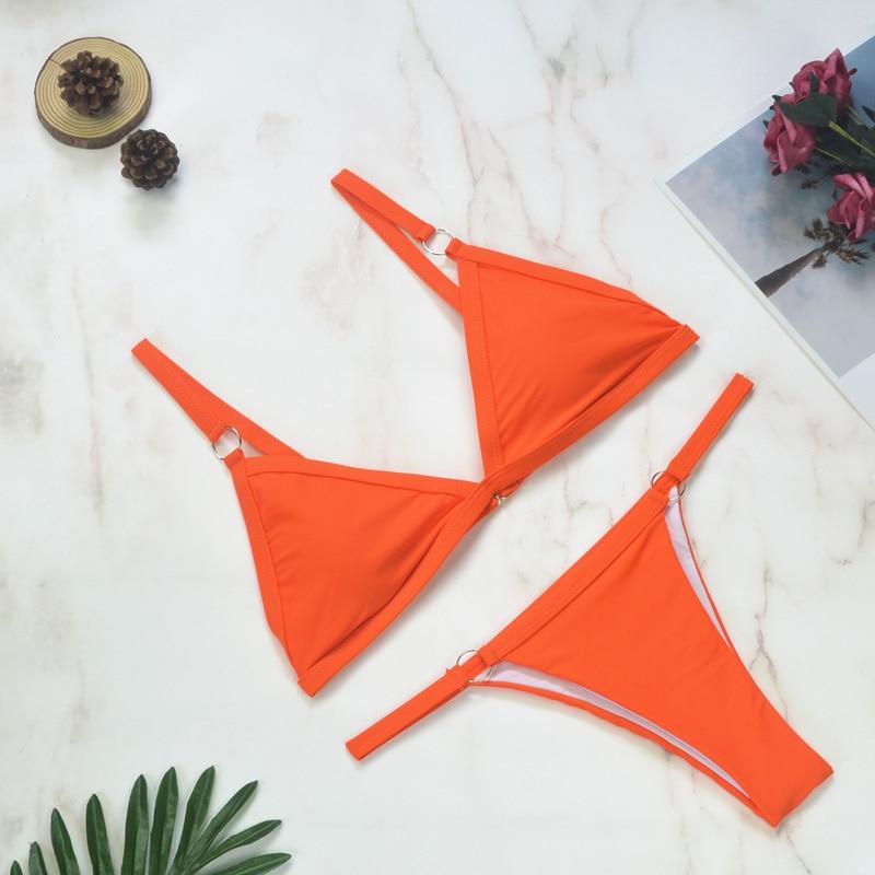 Rivela | Bikini mit Ringdetails & Dreieckigen Cups in Mehreren Farben