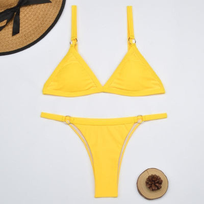 Rivela | Bikini mit Ringdetails & Dreieckigen Cups in Mehreren Farben