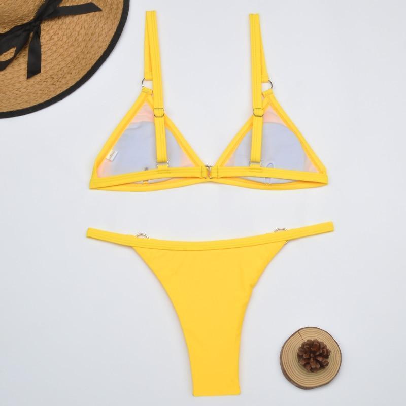 Rivela | Bikini mit Ringdetails & Dreieckigen Cups in Mehreren Farben