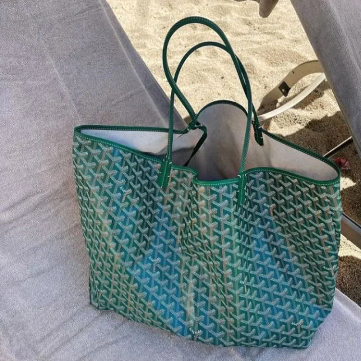 Monvee Tote Bag | Große Tragetasche mit Grafischem Design & Verstärkten Griffen