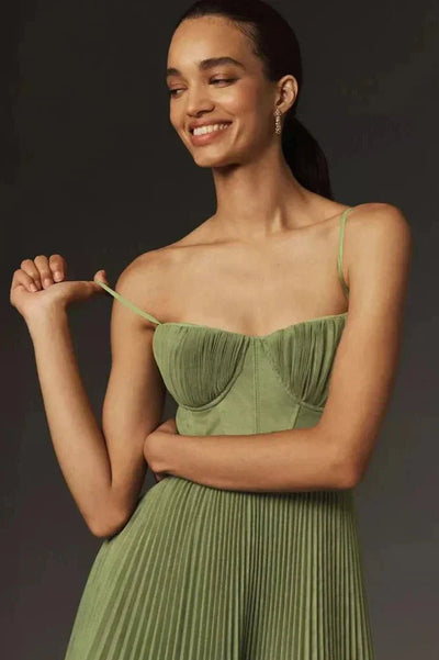 Sorelia | Plissierte Bustierkleid in Moosgrün mit feinen Spaghettiträgern