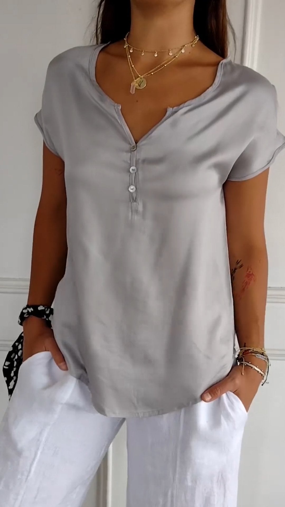Marisa™ | T-Shirt mit V-Ausschnitt in lässiger Eleganz