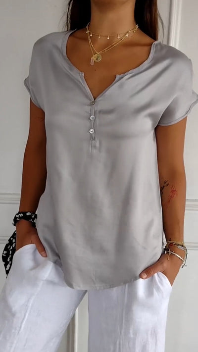 Marisa™ | T-Shirt mit V-Ausschnitt in lässiger Eleganz