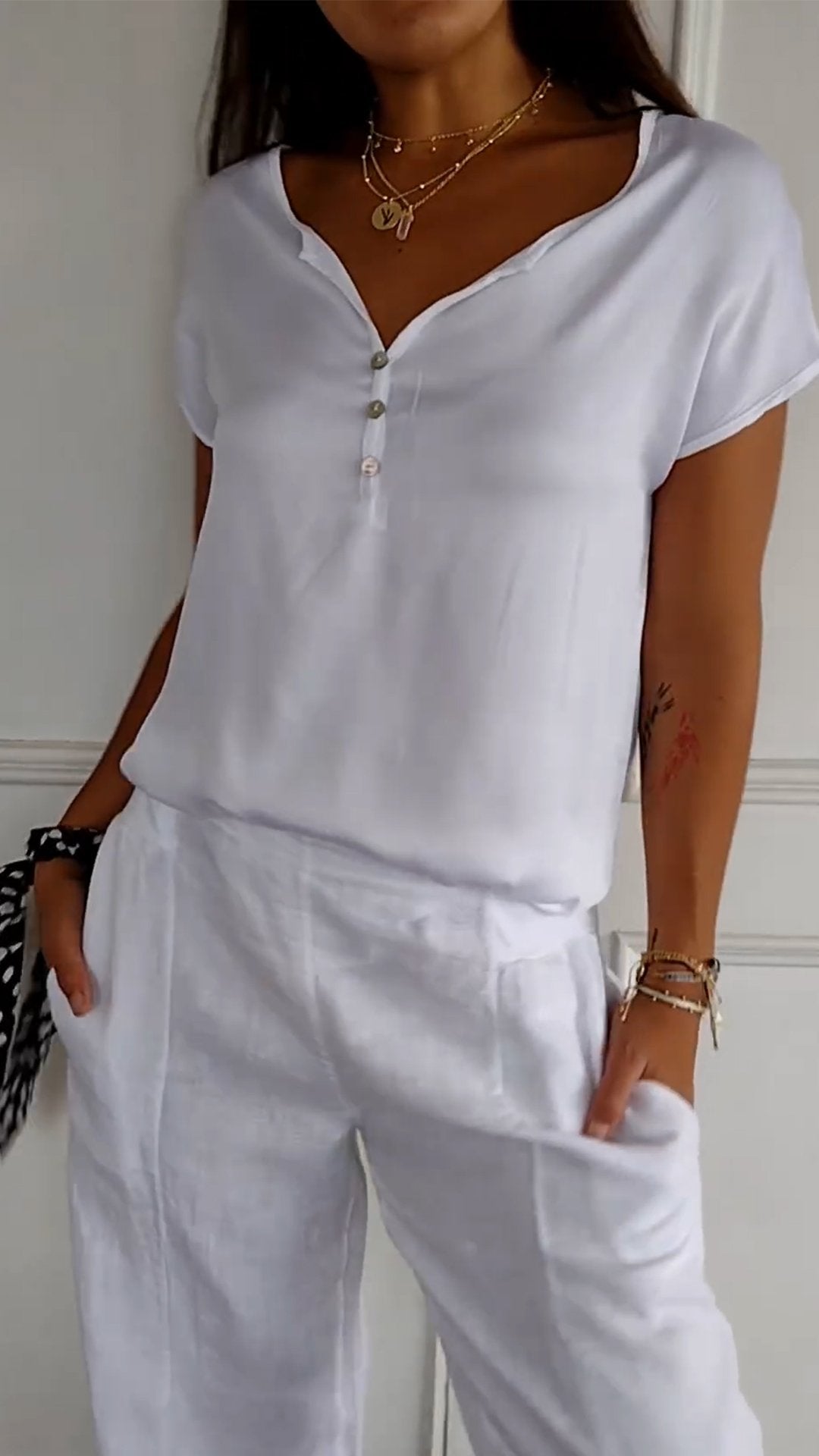 Marisa™ | T-Shirt mit V-Ausschnitt in lässiger Eleganz