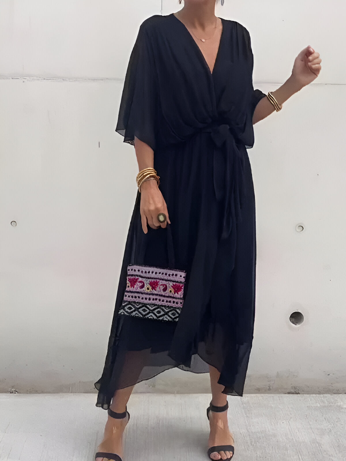 Valenora | Elegantes Wickelkleid mit Schwungvollen Ärmeln & Taillengürtel