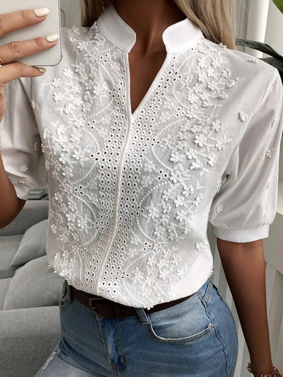 Le Soleil Blanc | Romantische Broderie Bluse mit Kragendetail