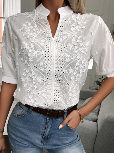 Le Soleil Blanc | Romantische Broderie Bluse mit Kragendetail