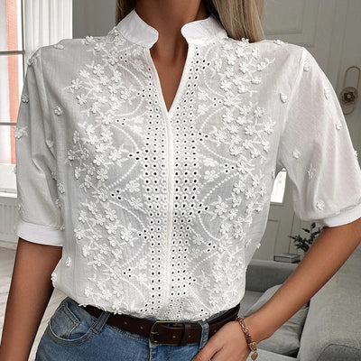 Le Soleil Blanc | Romantische Broderie Bluse mit Kragendetail