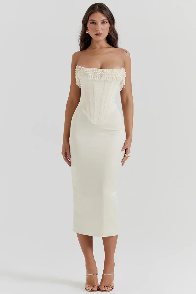 Pearl Embrace | Strapless Satin Midi Kleid mit Perlendetails