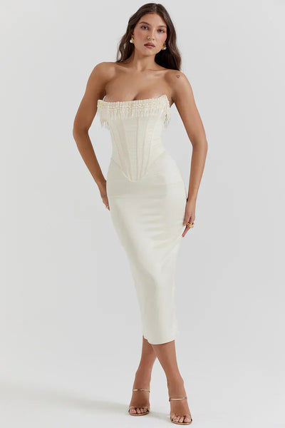 Pearl Embrace | Strapless Satin Midi Kleid mit Perlendetails