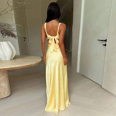 Aurevina | Satin Gala Kleid mit Cut-Out & Schleifenverschluss auf der Rückseite