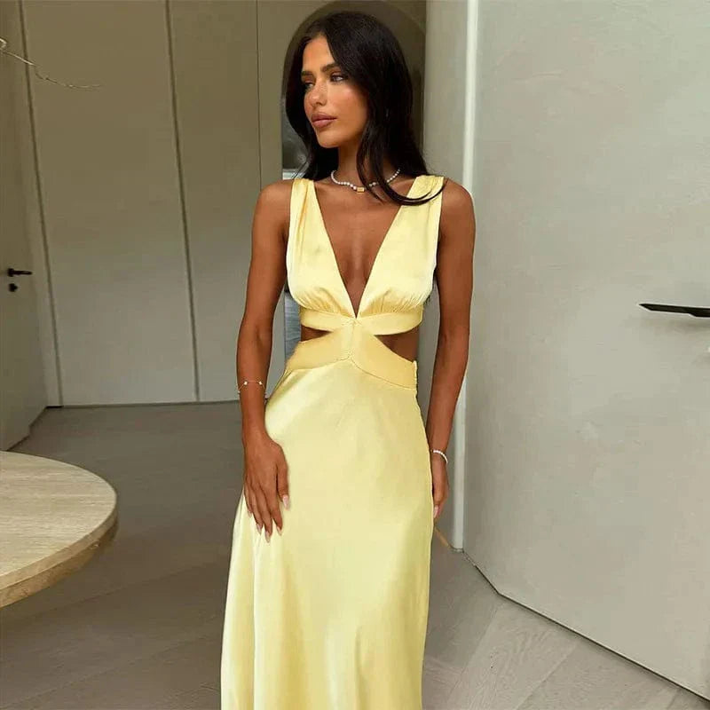 Aurevina | Satin Gala Kleid mit Cut-Out & Schleifenverschluss auf der Rückseite